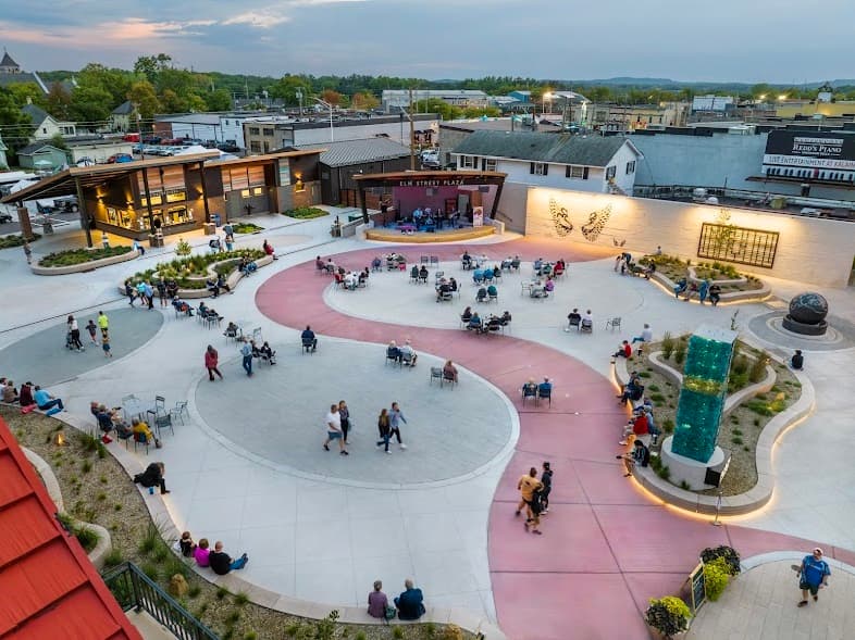 Commercial Plantings - Elm Street Plaza in Wisconsin Dells, WI